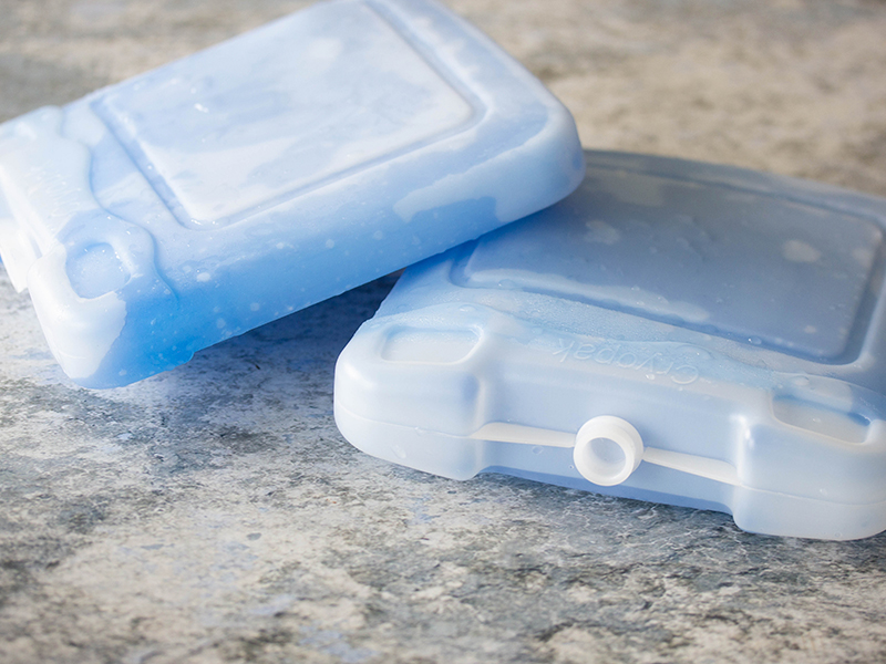 Reusable gel packs for temperature control